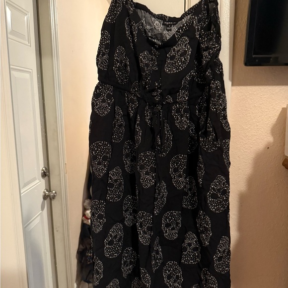 Torrid Black Dress with White Starry Skull Design Size 1 Torrid - Picture 1 of 3